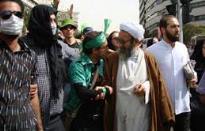 تحصن دانشجویان در برابر استانداری فارس در پی سخنان هتاکانه غفاری